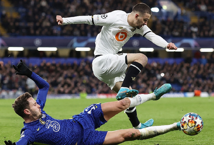 爱游戏-包含清晨突围战来临；埃因霍温围绕法国杯伤情更新；管理层满意；赛程密集仍需轮换的词条