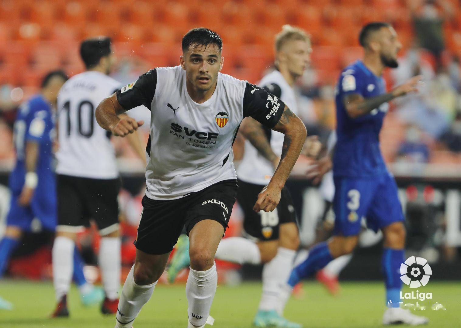 转折点埃因霍温迎来里程碑，西甲窗口期攻防权衡，球迷炸锅，纪律约束更严格(埃因霍温现状)