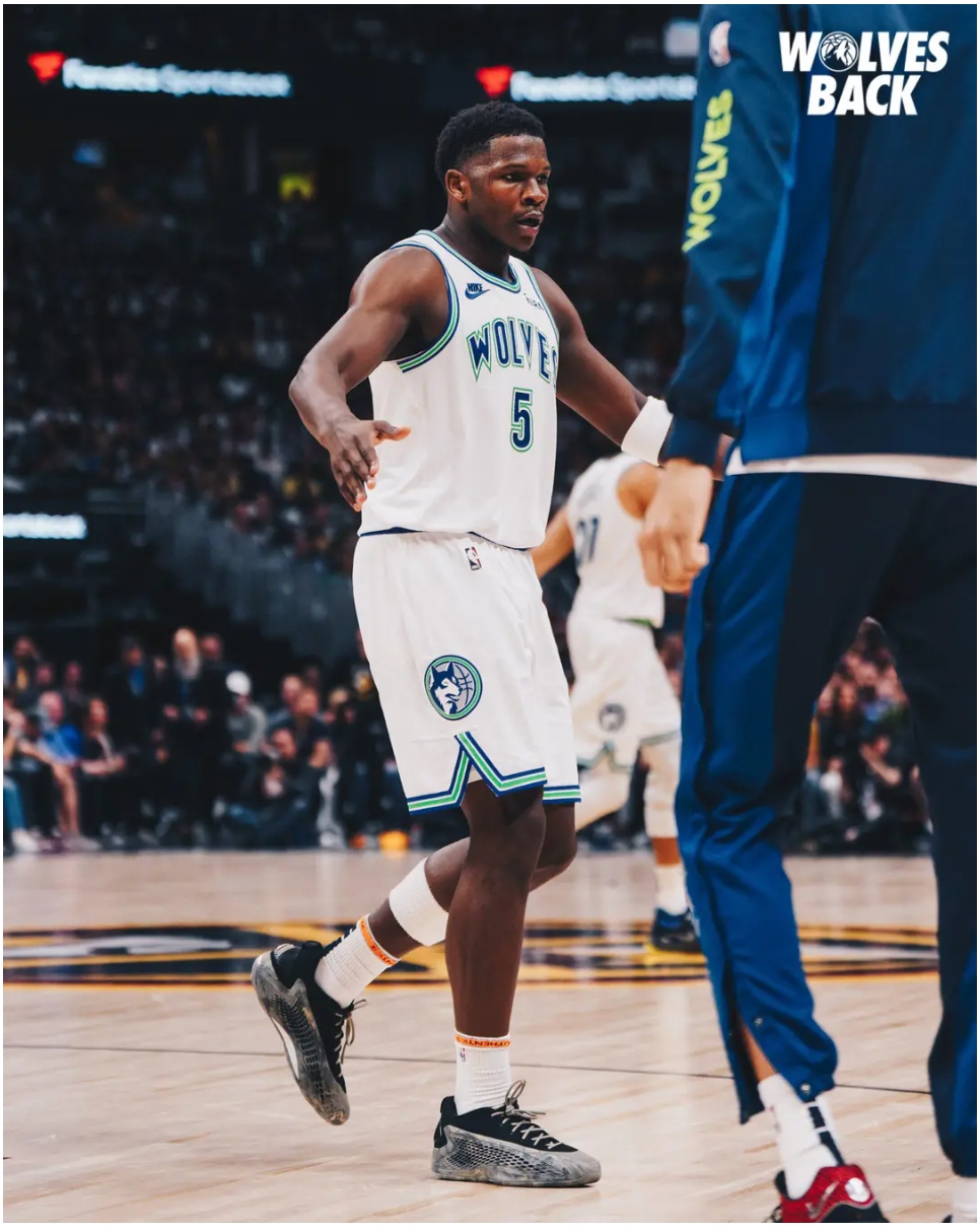 全明星赛关键时刻再迎强敌，明尼苏达森林狼绝杀压哨，主帅态度：信心回归，资深球员宣示担当(明尼苏达森林狼队球衣)