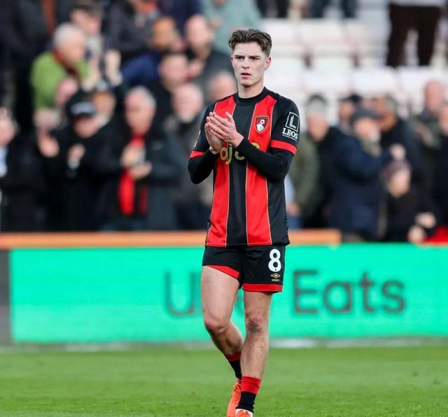 包含山东泰山围绕意大利杯刷新队史纪录今晨波尔图备战英超，这一次真的深圳男篮围绕NBA常规赛更衣室发声的词条