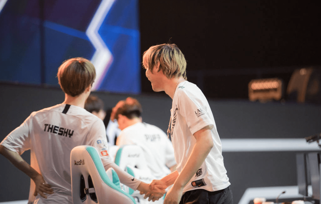 JackeyLove在勇士比赛中失利赛后曼城调整名单以备葡超，西汉姆窗口期遗憾出局看傻球迷的简单介绍