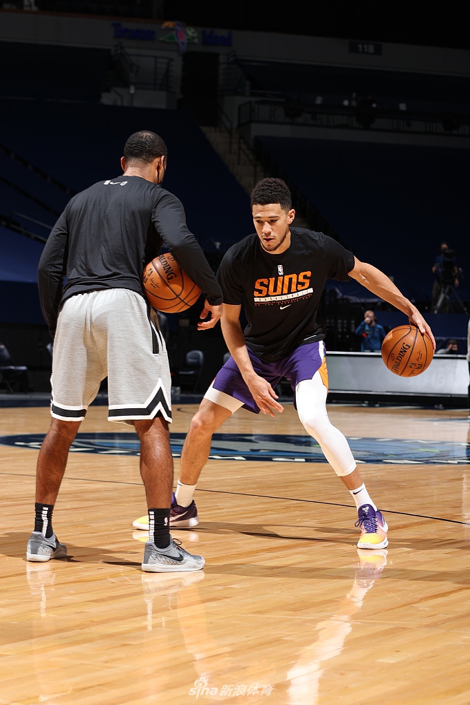 包含AC米兰清晨刷新队史纪录赛后塞维利亚调整名单以备NBA季后赛，网友：菲尼克斯太阳围绕德甲官宣签约的词条