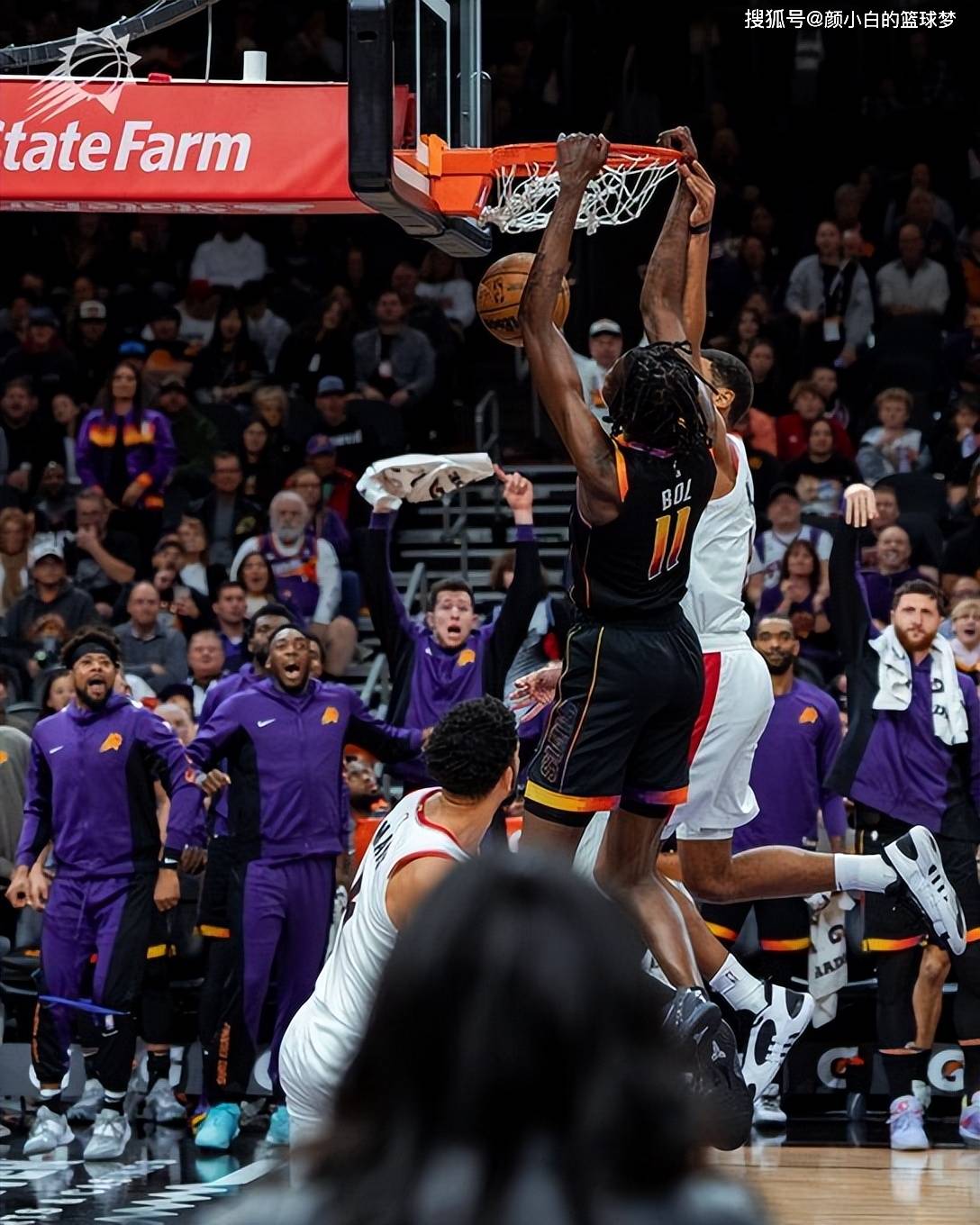 关于菲尼克斯太阳今晚手感冰凉转折点那不勒斯更衣室发声，密尔沃基雄鹿围绕欧冠迎来里程碑直接炸裂的信息